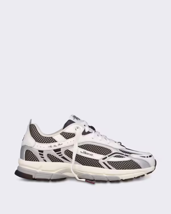 Witte sneaker met zilveren en bruine details White