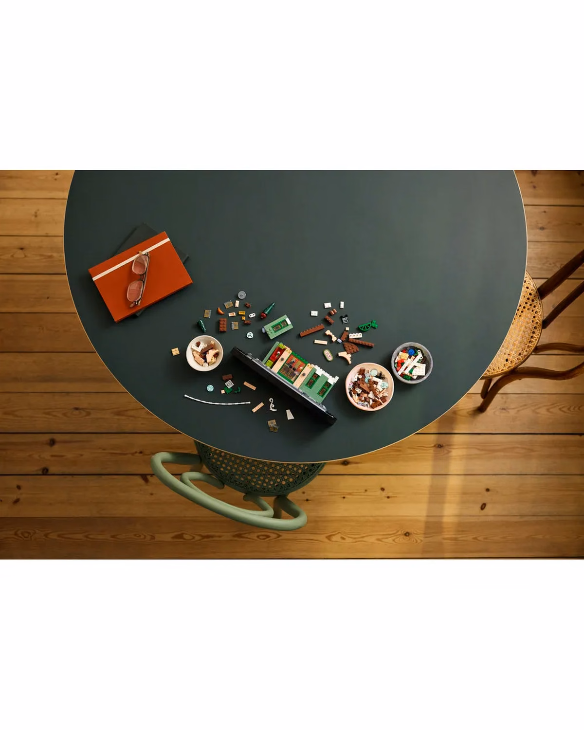 LEGO Icons 10362 French Café - afbeelding 7