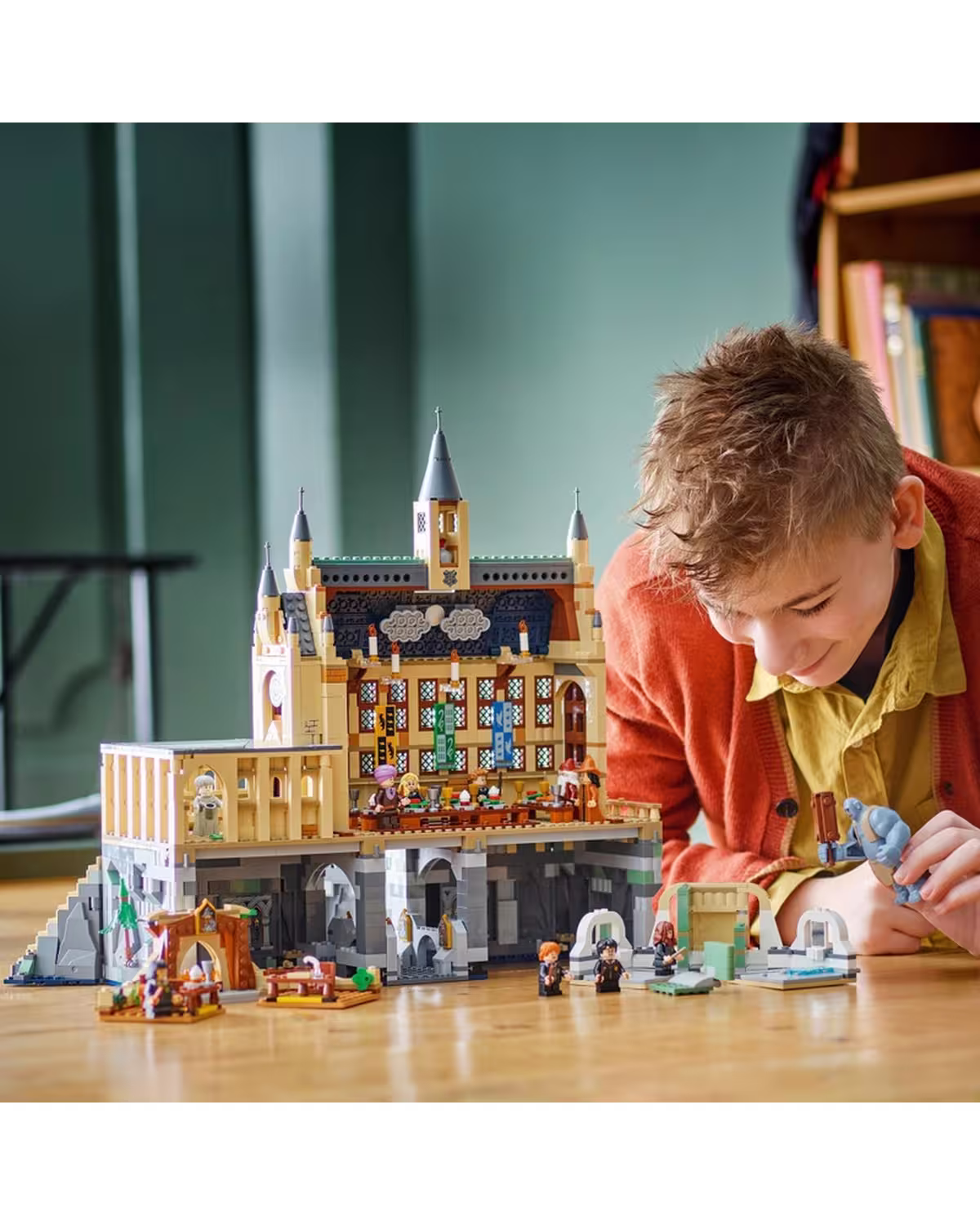 LEGO Harry Potter 76435 Hogwarts Castle: The Great Hall Set view 3