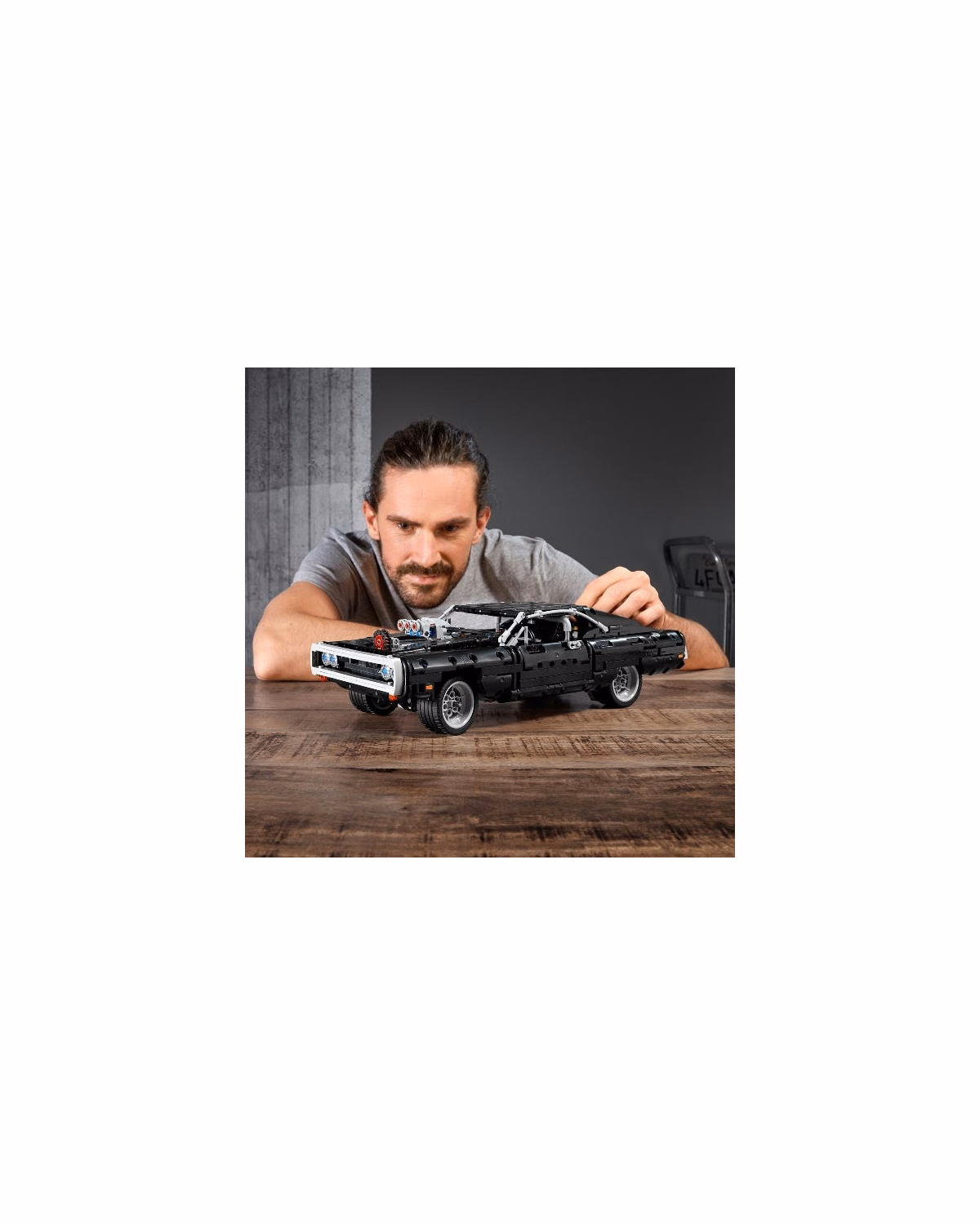 LEGO® Technic Dom's Dodge Charger Model Car 42111 - 4