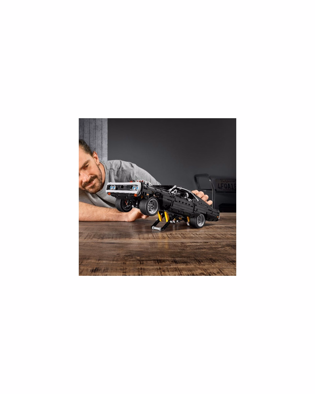 LEGO® Technic Dom's Dodge Charger Model Car 42111 - 6